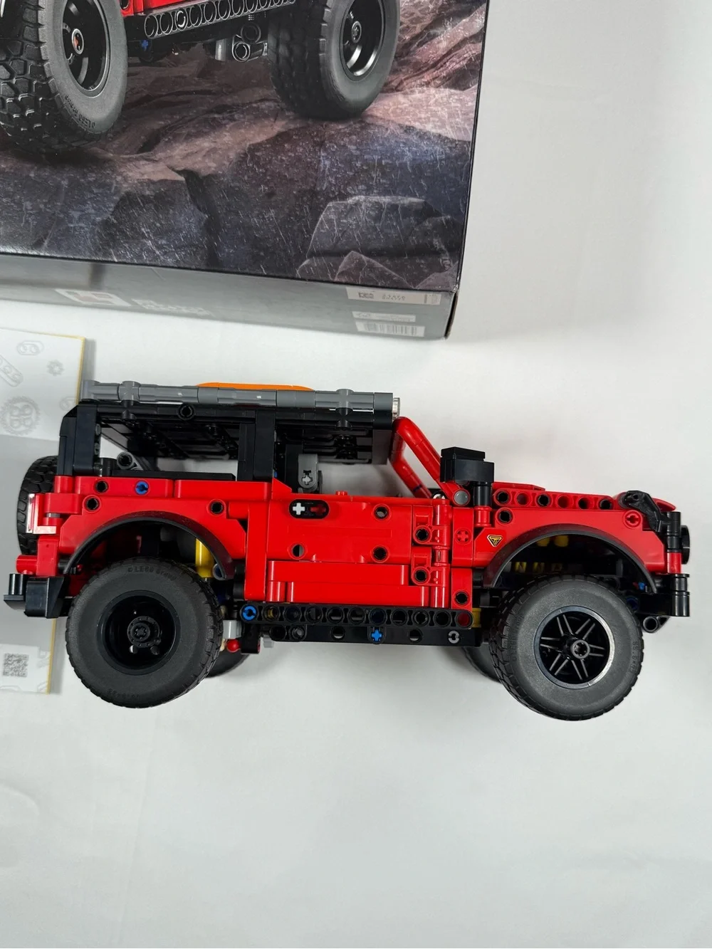 LEGO Technic Ford Bronco SUV 42213 943 Pieces Complete Box Instructions Built